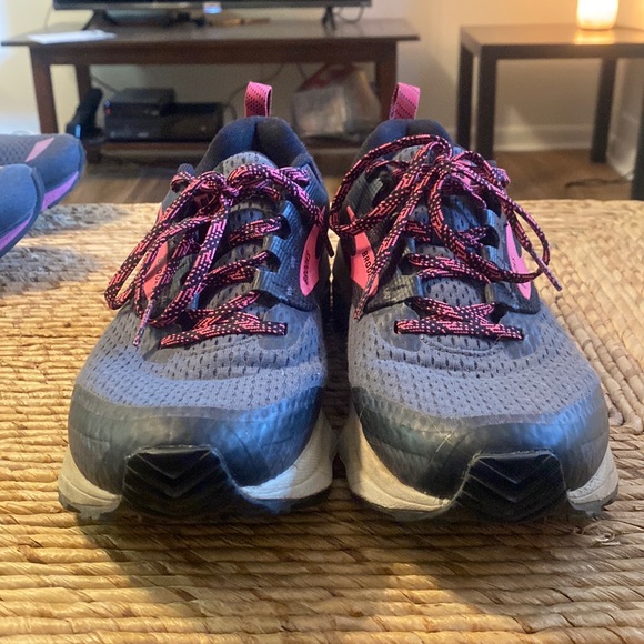 Shoes - Brooks Divide 2